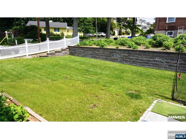133 Reldyes Avenue, Leonia, NJ 07605
