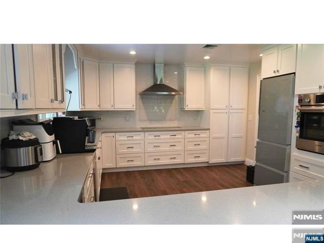 133 Reldyes Avenue, Leonia, NJ 07605