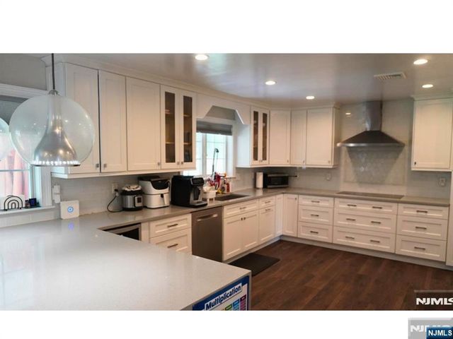 133 Reldyes Avenue, Leonia, NJ 07605