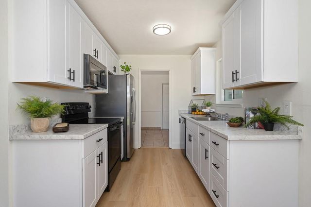 804 Kegle Dr, West Sacramento, CA 95605