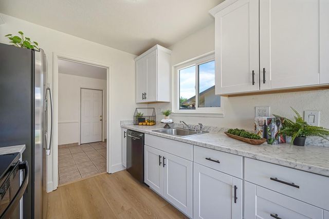 804 Kegle Dr, West Sacramento, CA 95605