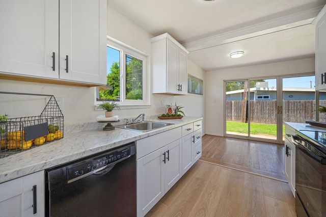 804 Kegle Dr, West Sacramento, CA 95605