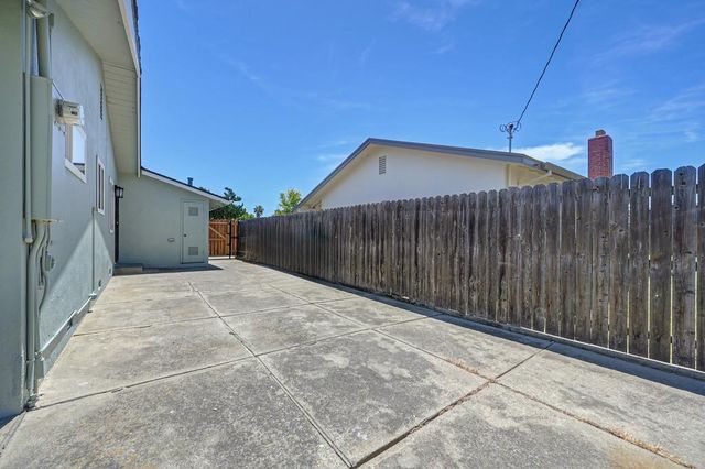 804 Kegle Dr, West Sacramento, CA 95605