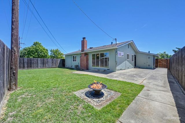 804 Kegle Dr, West Sacramento, CA 95605