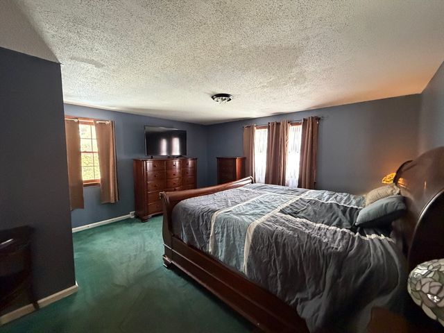 88 Country Rd, Agawam, MA 01001