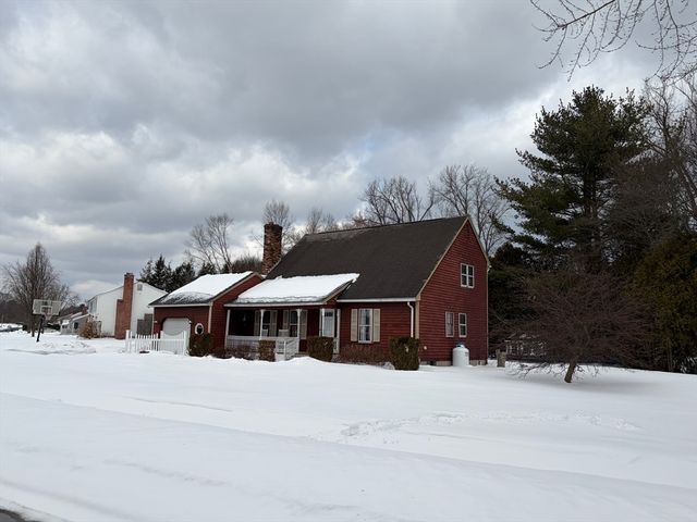 88 Country Rd, Agawam, MA 01001