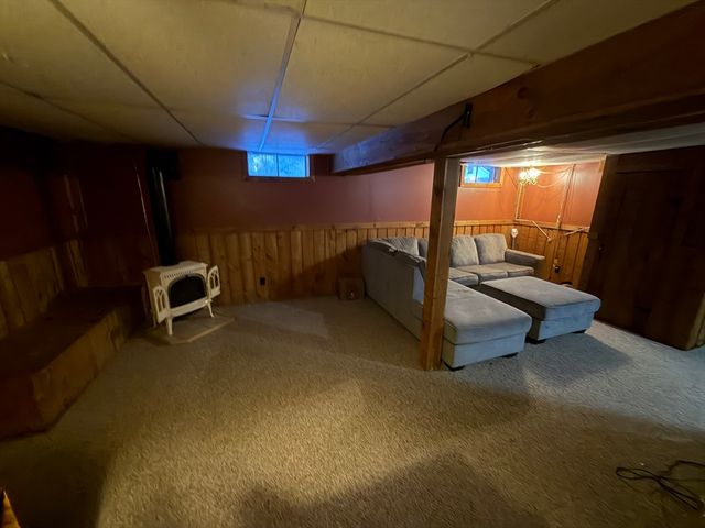 88 Country Rd, Agawam, MA 01001