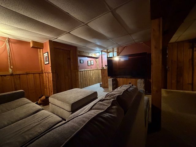 88 Country Rd, Agawam, MA 01001