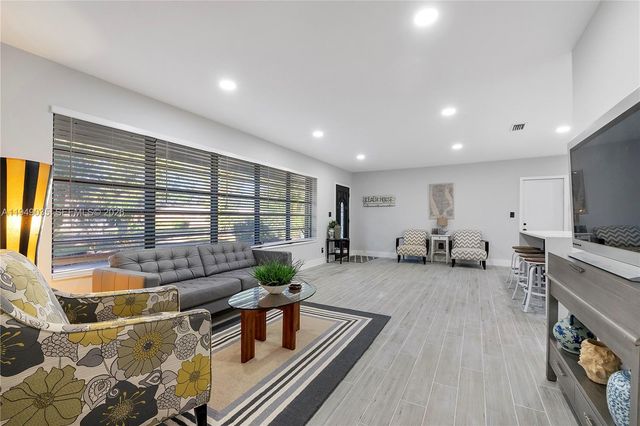 510 E Acre Dr, Plantation, FL 33317