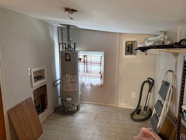 2406 SW Central Park AVE, Topeka, KS 66611