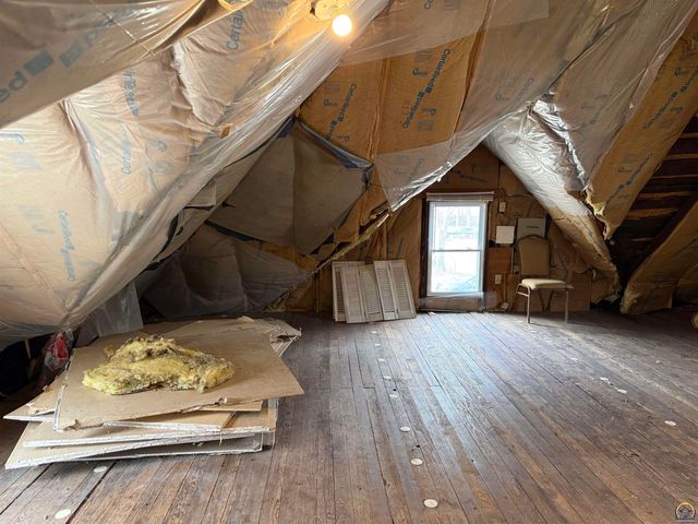 2406 SW Central Park AVE, Topeka, KS 66611