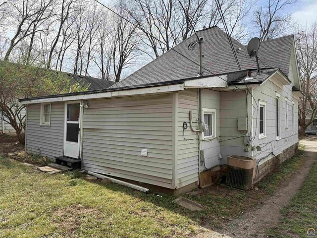 2406 SW Central Park AVE, Topeka, KS 66611