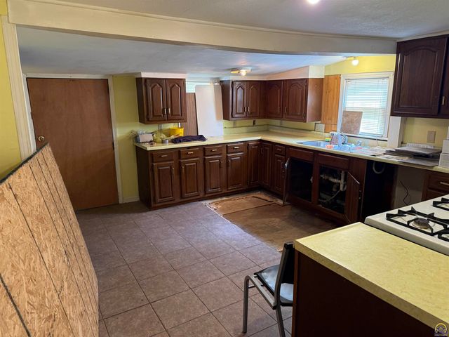 2406 SW Central Park AVE, Topeka, KS 66611