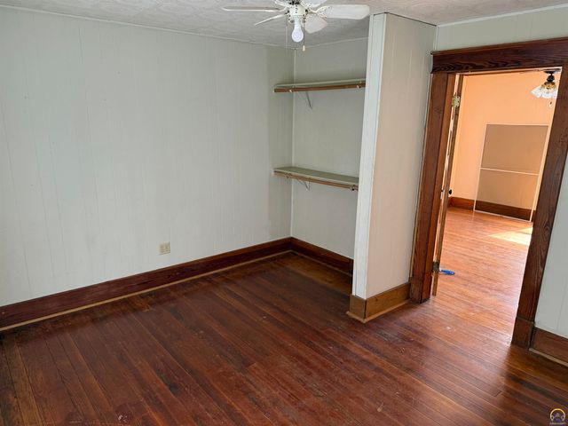 2406 SW Central Park AVE, Topeka, KS 66611