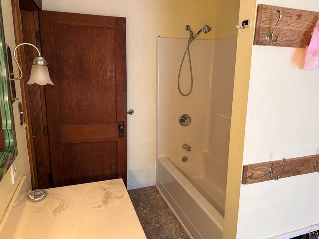 2406 SW Central Park AVE, Topeka, KS 66611