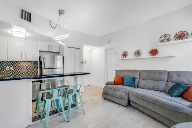 1342 Drexel Avenue 206, Miami Beach, FL 33139