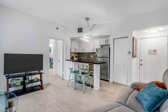 1342 Drexel Avenue 206, Miami Beach, FL 33139