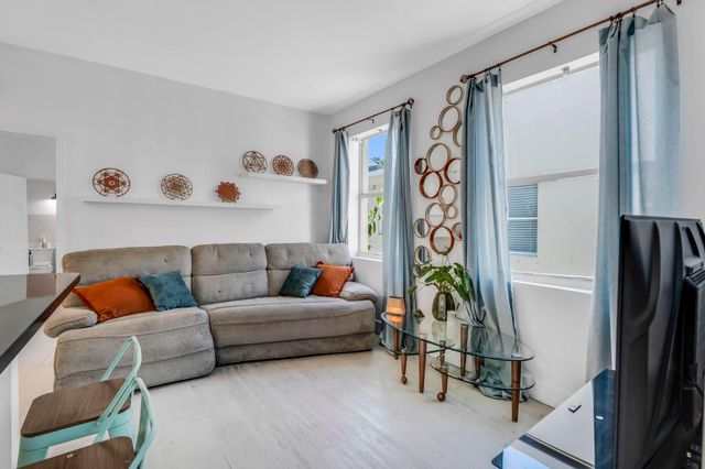 1342 Drexel Avenue 206, Miami Beach, FL 33139