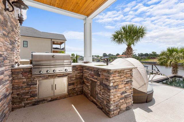 842 Waterton Ave., Myrtle Beach, SC 29579
