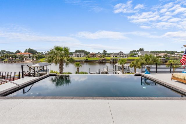 842 Waterton Ave., Myrtle Beach, SC 29579