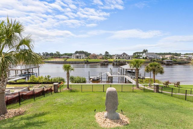 842 Waterton Ave., Myrtle Beach, SC 29579