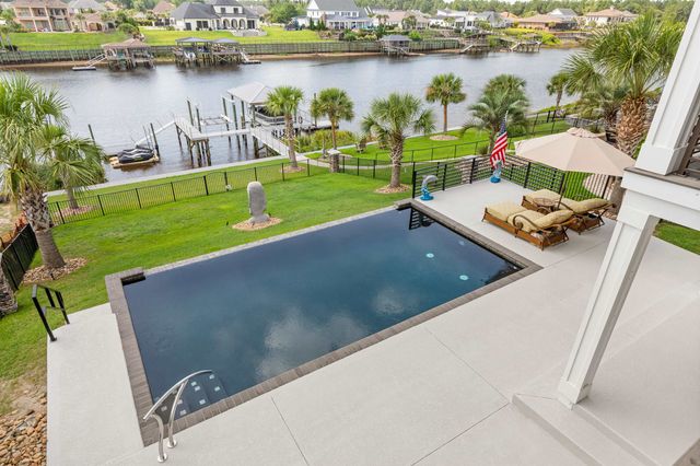 842 Waterton Ave., Myrtle Beach, SC 29579