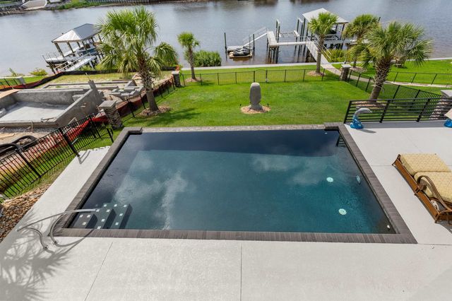 842 Waterton Ave., Myrtle Beach, SC 29579