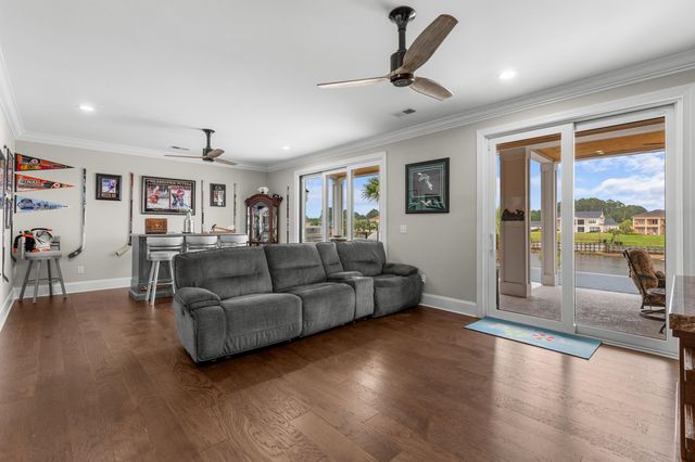 842 Waterton Ave., Myrtle Beach, SC 29579