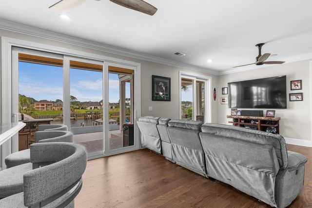 842 Waterton Ave., Myrtle Beach, SC 29579