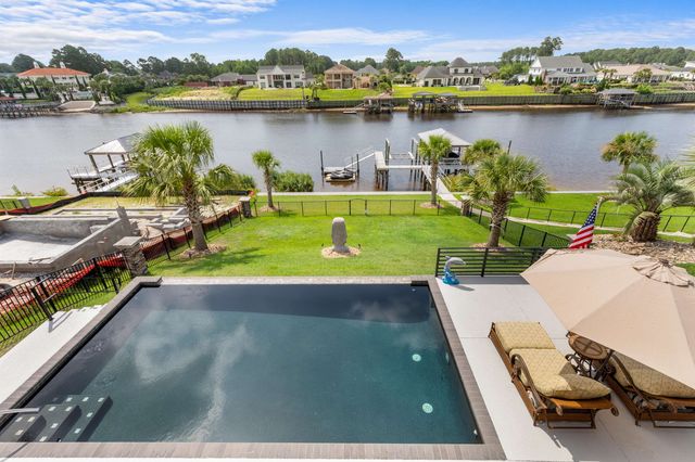 842 Waterton Ave., Myrtle Beach, SC 29579