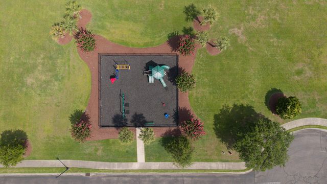 842 Waterton Ave., Myrtle Beach, SC 29579