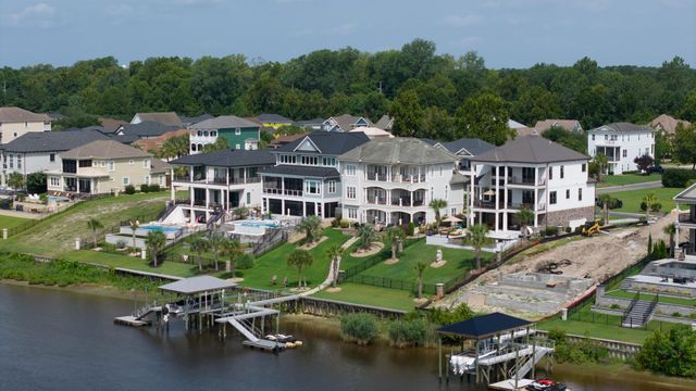 842 Waterton Ave., Myrtle Beach, SC 29579