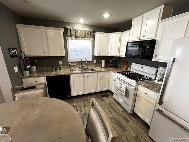 15376 Enchante Drive, Clinton Township, MI 48038