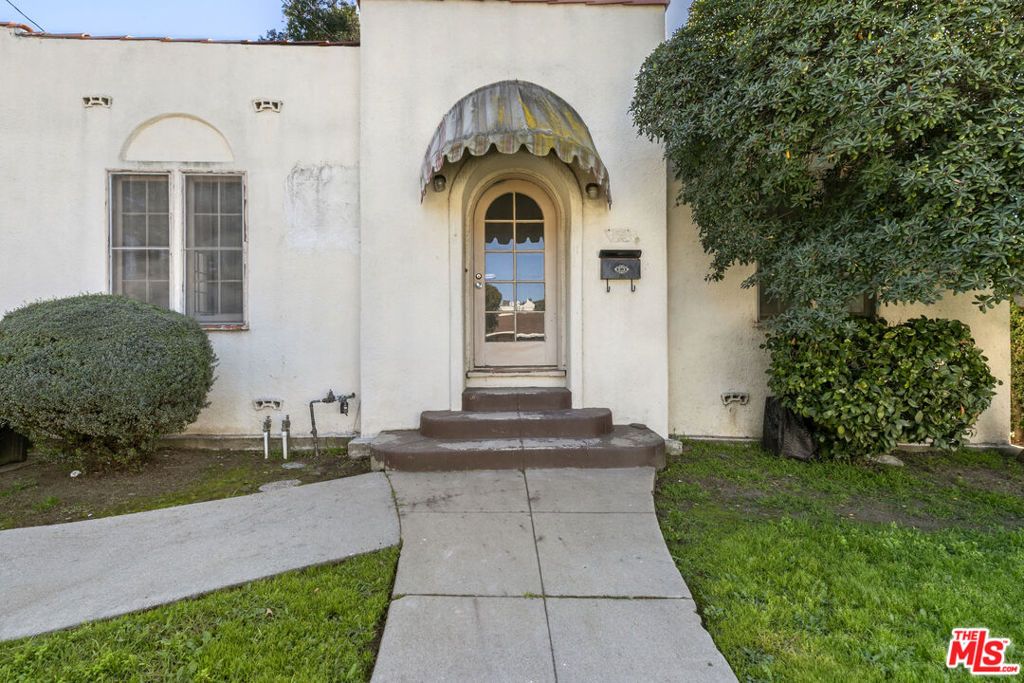 Image 11 of property listing at 1720 Orchard Avenue, Glendale, CA 91206