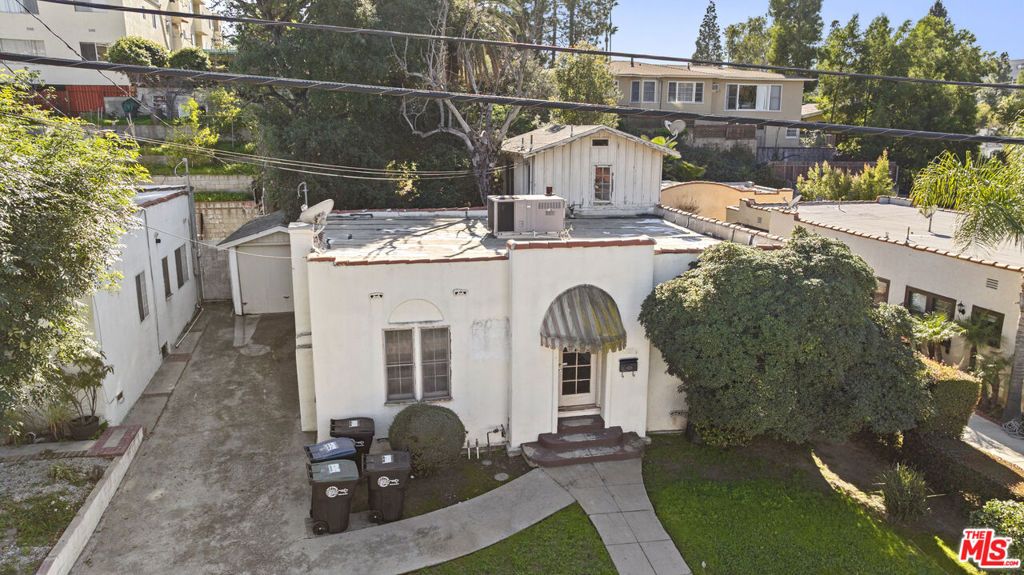 Image 2 of property listing at 1720 Orchard Avenue, Glendale, CA 91206