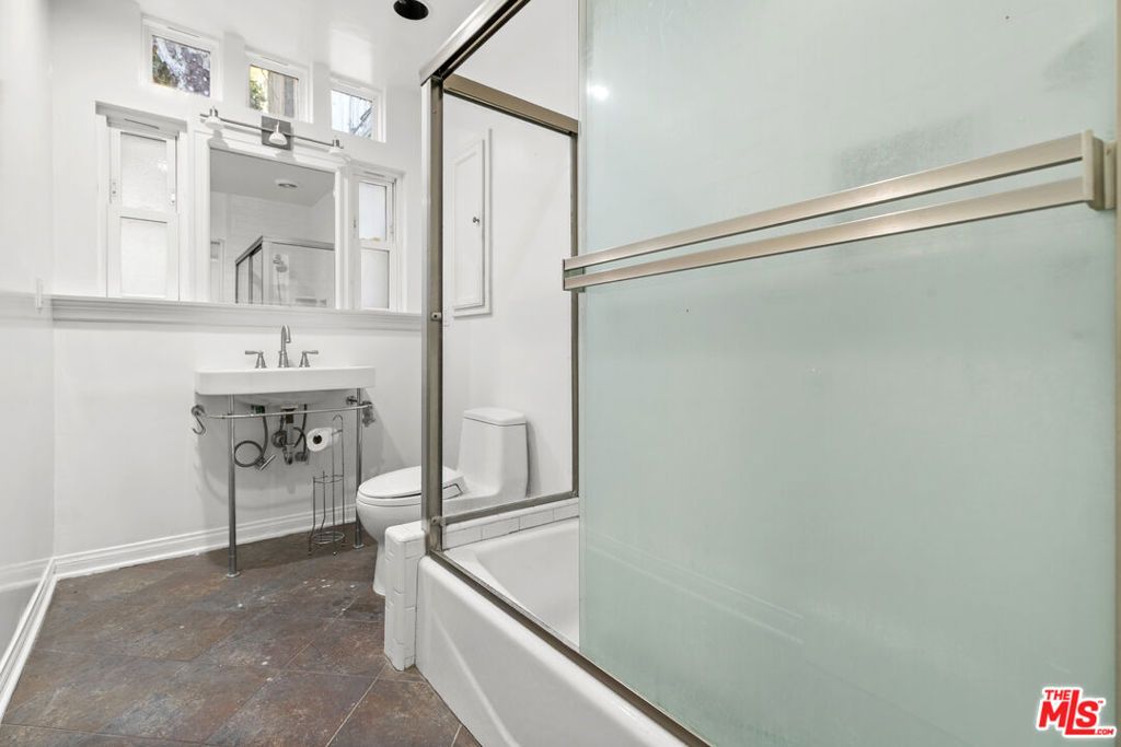 Image 23 of property listing at 1720 Orchard Avenue, Glendale, CA 91206