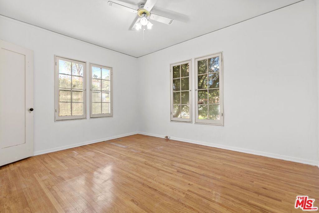 Image 26 of property listing at 1720 Orchard Avenue, Glendale, CA 91206