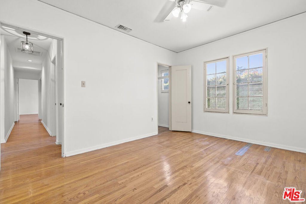 Image 27 of property listing at 1720 Orchard Avenue, Glendale, CA 91206