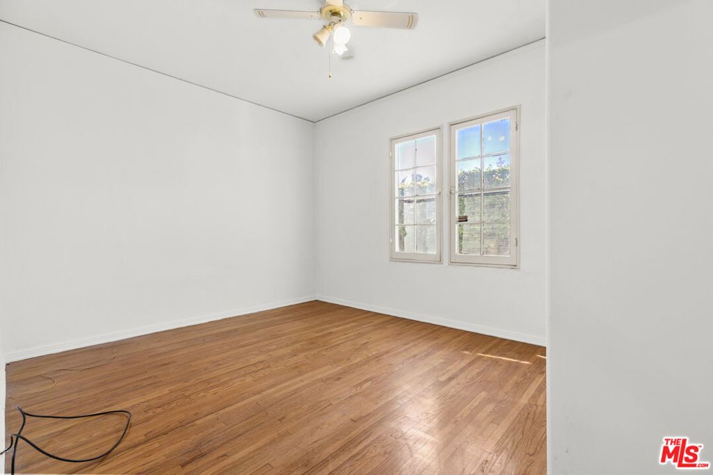 Image 28 of property listing at 1720 Orchard Avenue, Glendale, CA 91206
