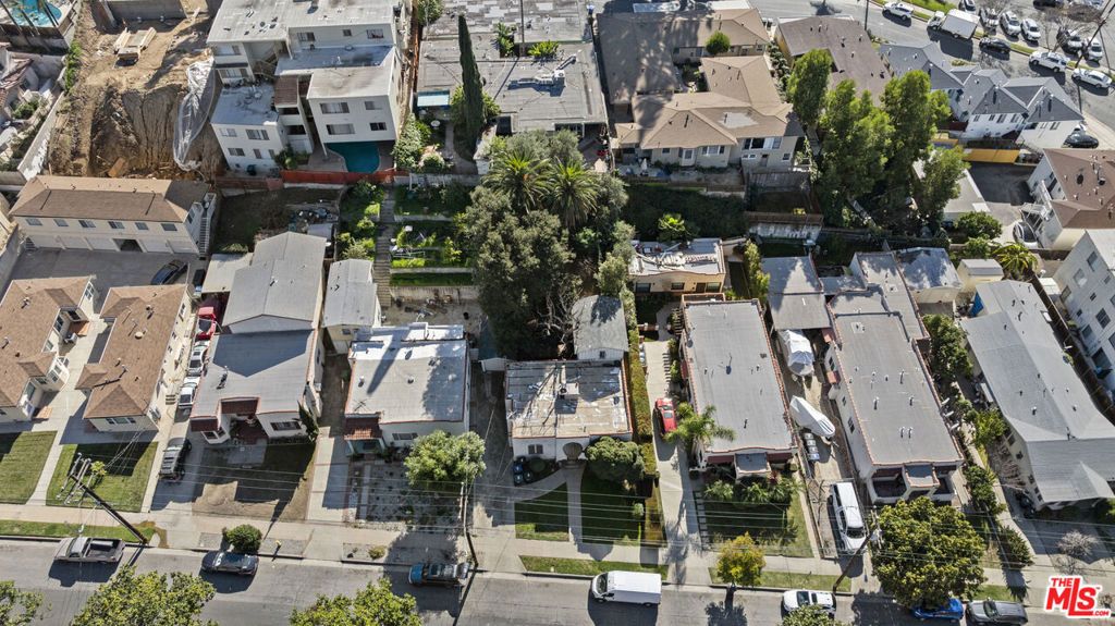 Image 3 of property listing at 1720 Orchard Avenue, Glendale, CA 91206
