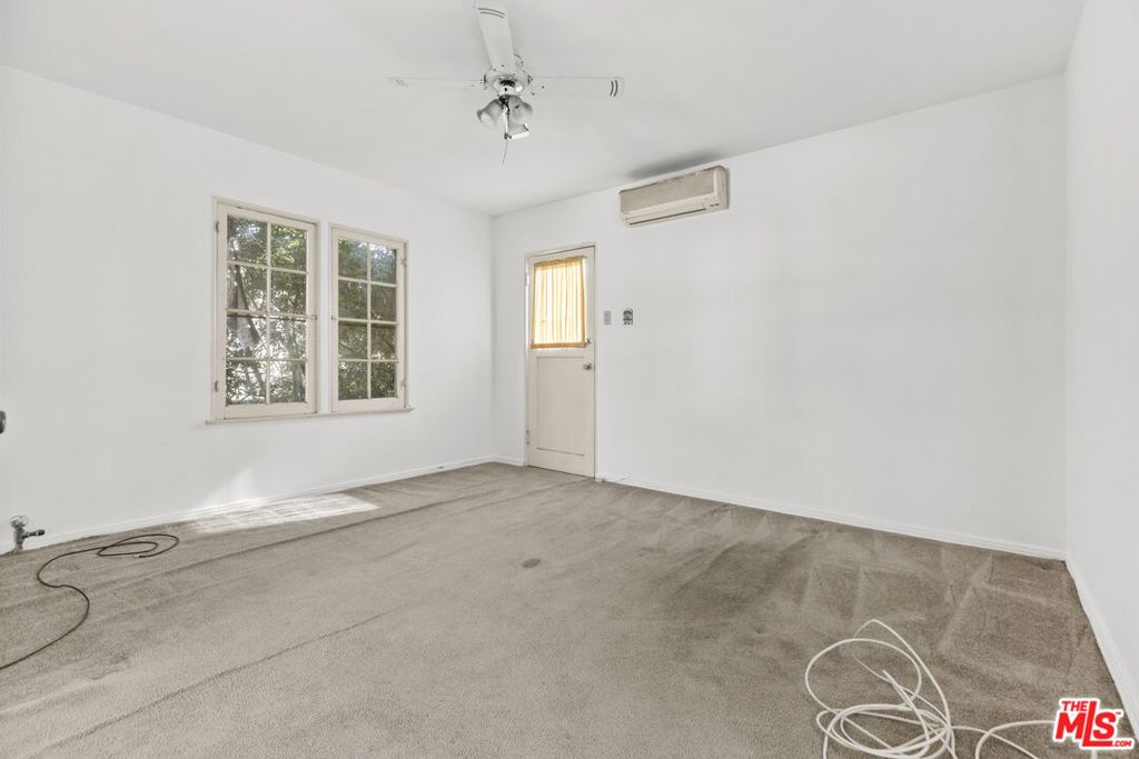 Image 33 of property listing at 1720 Orchard Avenue, Glendale, CA 91206