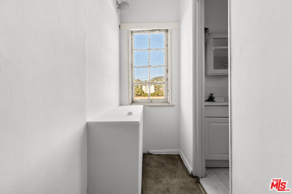 Image 36 of property listing at 1720 Orchard Avenue, Glendale, CA 91206