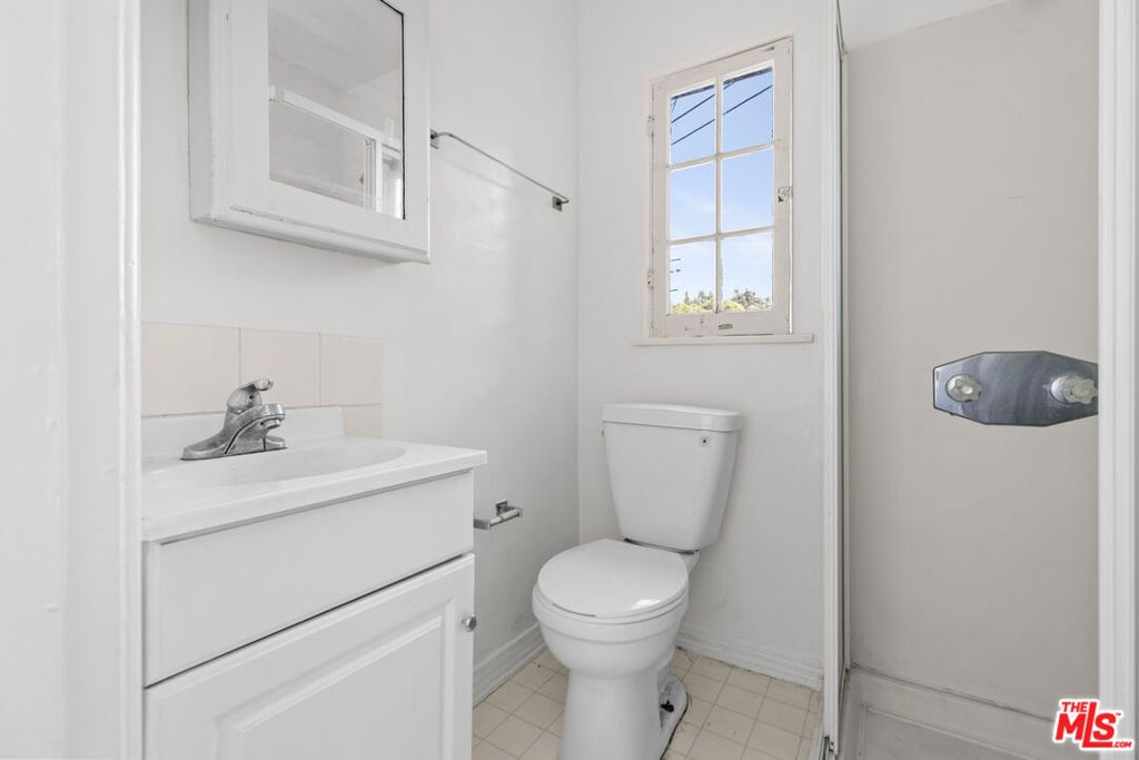 Image 37 of property listing at 1720 Orchard Avenue, Glendale, CA 91206