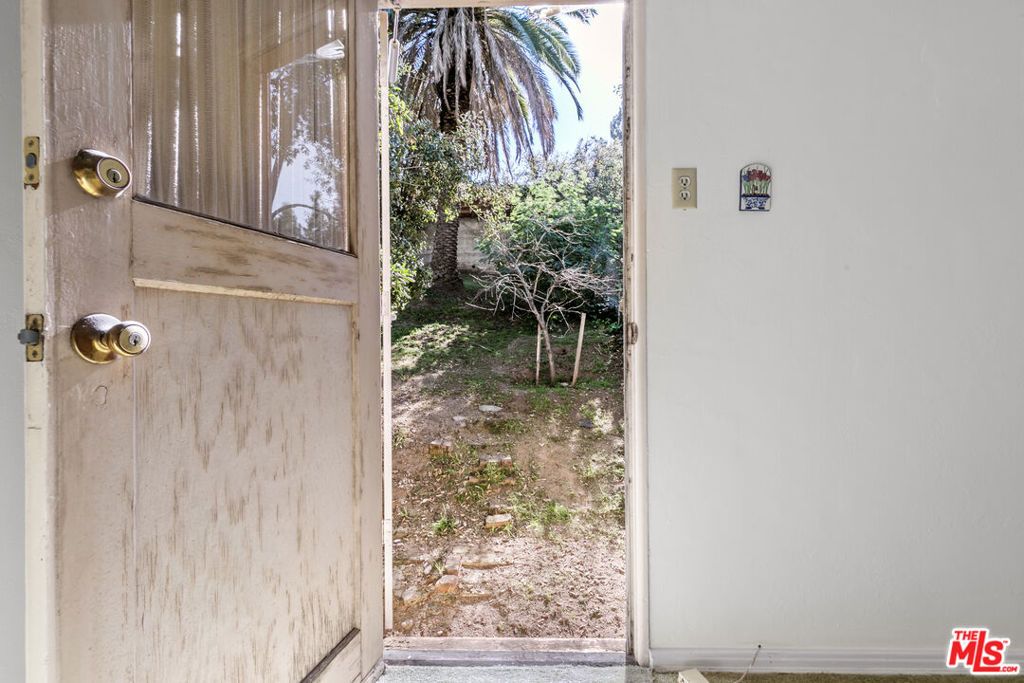 Image 38 of property listing at 1720 Orchard Avenue, Glendale, CA 91206