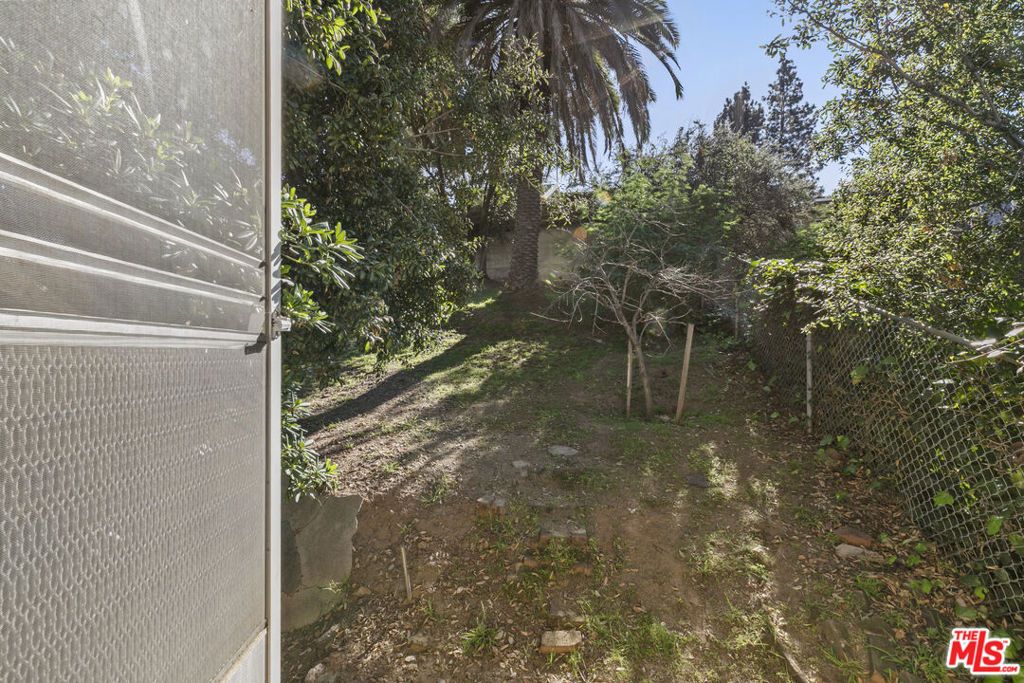 Image 39 of property listing at 1720 Orchard Avenue, Glendale, CA 91206