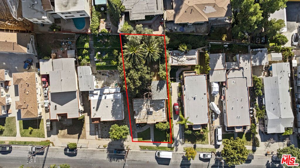 Image 4 of property listing at 1720 Orchard Avenue, Glendale, CA 91206