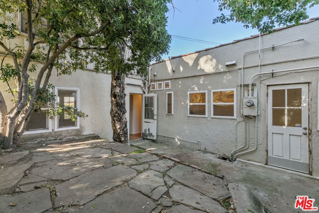 Image 43 of property listing at 1720 Orchard Avenue, Glendale, CA 91206