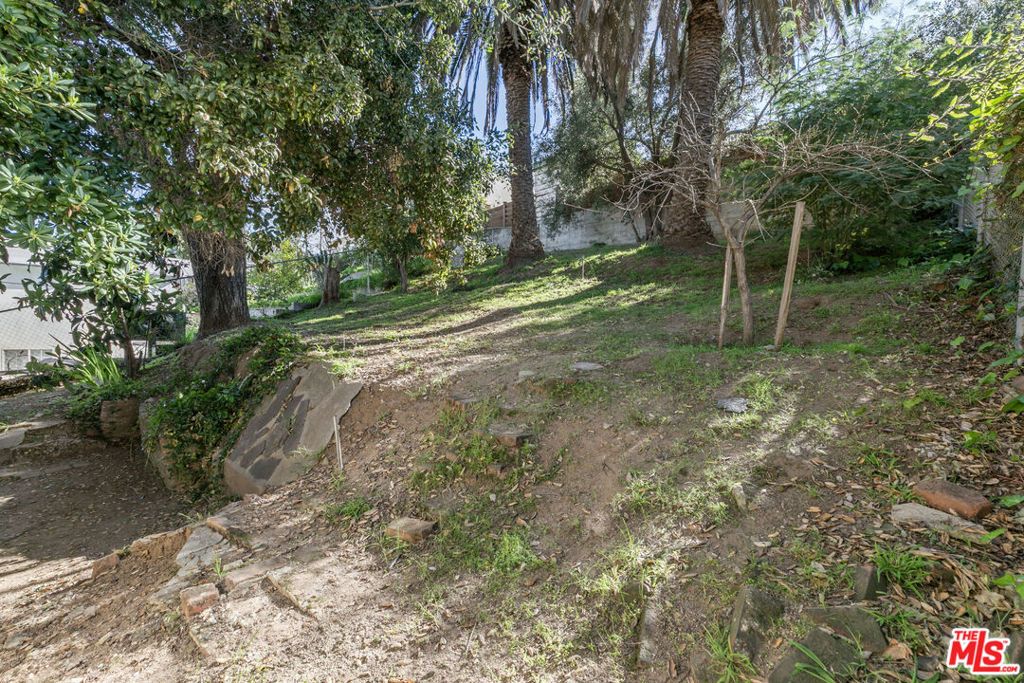 Image 44 of property listing at 1720 Orchard Avenue, Glendale, CA 91206