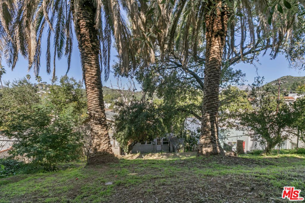 Image 45 of property listing at 1720 Orchard Avenue, Glendale, CA 91206