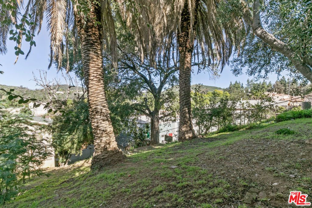 Image 46 of property listing at 1720 Orchard Avenue, Glendale, CA 91206